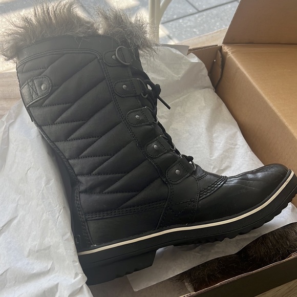 Sorel Toffino  waterproof black/ fur boots - Picture 8 of 14